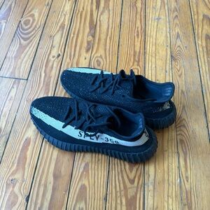 men’s size 11 black/white yeezy boost